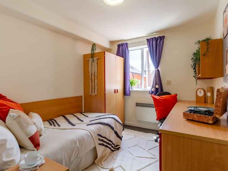 Yugo Park Court, Lincoln interior 1
